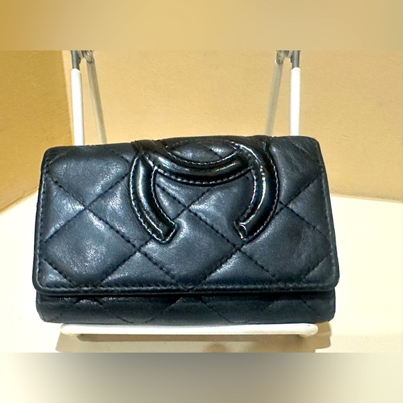CHANEL
Calfskin Quilted Cambon 6 Key Holder
Black - Picture 1 of 15